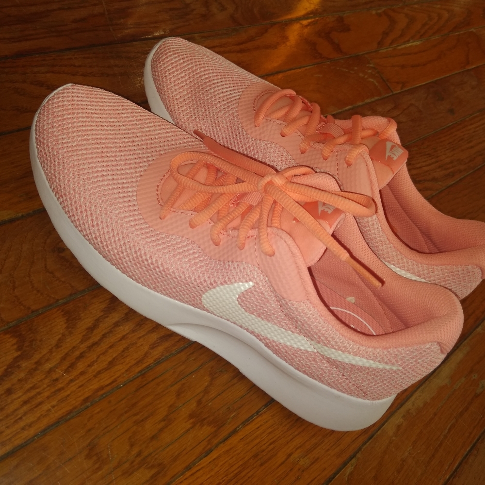 🚫SOLD 🚫 NEW Nike Sneakers - Picture 3 of 8